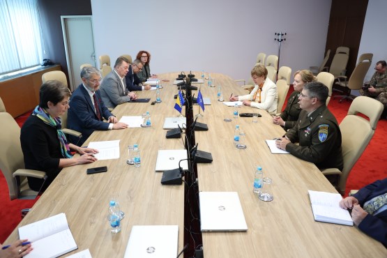 Članovi Zajedničke komisije za odbranu i sigurnost BiH održali sastanak sa komandanticom i novoimenovanim komandantom NATO štaba u Sarajevu 